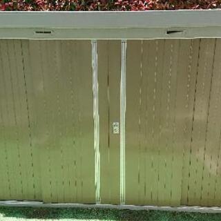 物置(扉金色,ﾀﾃ145㎝,ﾖｺ315㎝,高さ207㎝)
    イナバ NXN-45S型