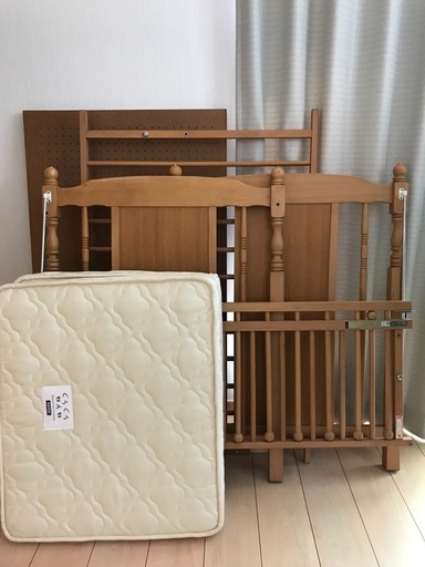 【お取引中】値下げ！木製ベビーベッド\u0026ぐうぐうねんね(カトージ)のセット