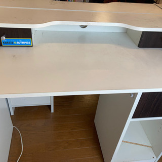 【無料】ニトリ勉強机デスク、手軽な作業台にも最適です