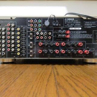 5.1chサラウンドシステムを構成するヤマハAVアンプとスピーカーセット