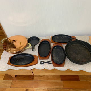 ステーキ用鉄皿×4 すき焼き用鉄鍋×1 銅鍋×1 諸々