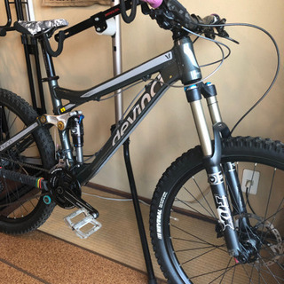 お話中　Devinci Dixon フルサス　マウンテンバイク
