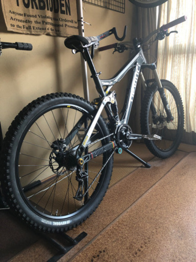 お話中　Devinci Dixon フルサス　マウンテンバイク