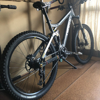 お話中　Devinci Dixon フルサス　マウンテンバイク