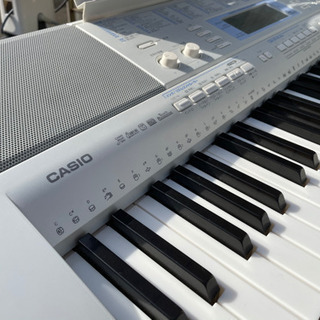 電子ピアノ　CASIO  lk−207 