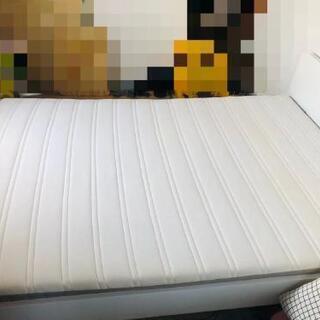 IKEAのセミダブルベッドフレーム、マットレスセット