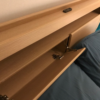 ベッドフレーム　コンセント付き