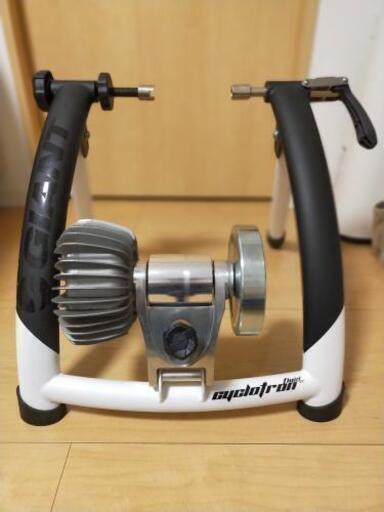 GIANT CYCLOTRON FLUID ST 固定ローラー台ファッション
