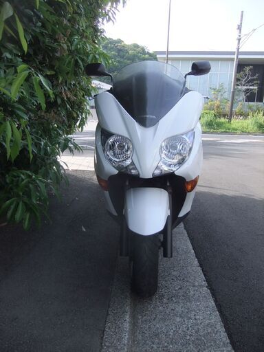 ホンダ　フォルツァZ　MF10　後期型(ABS付)　実働中古美車　人気のパールホワイト！　ETC＆リアBOX付き　オイル交換後渡し　返納書類あり ホンダ フォルツァ Z スペシャルエディション<スタイルS> 2008年式