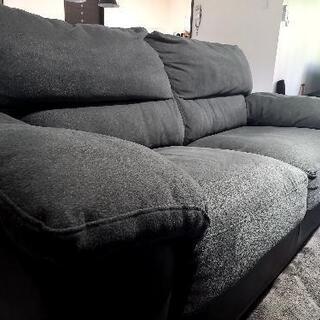 ３人掛けソファー   かなりの美品