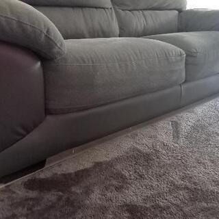 ３人掛けソファー   かなりの美品