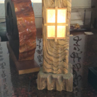 秋田杉のライトと木株の時計　差し上げます。
