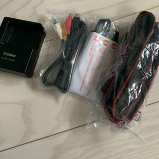 Canon DOUBLE ZOOM KIT レンズ追加でもう一個ついてます