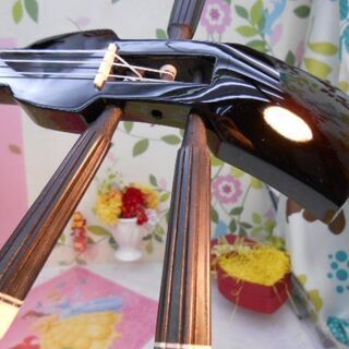 現品販売(送料無料)459.800円　　銘苅春政作　沖縄三線黒檀本張り　「与那城型」希少品