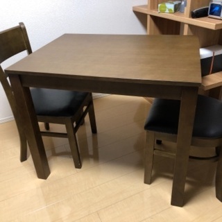 机と椅子2脚(木製)