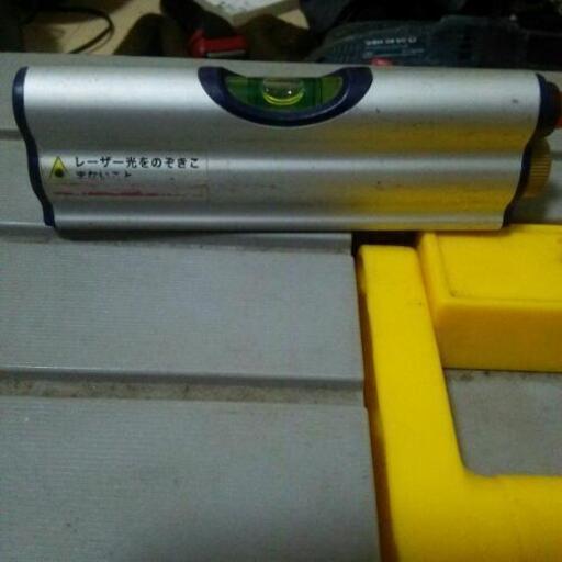 小型レーザー付水平器