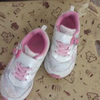 瞬足 スニーカー白 ピンク17センチ しまちゃん 宇都宮の子供用品の中古あげます 譲ります ジモティーで不用品の処分