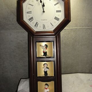 レトロ　アンティークな時計　絵と人形が入れ替わる