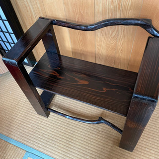 アンティークな木製の椅子