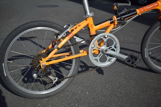 のDAHON Boardwalk（オレンジ色）