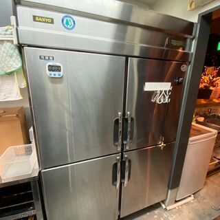 【無料】業務用 大型 冷凍 冷蔵庫 サンヨー SRR-U1261...