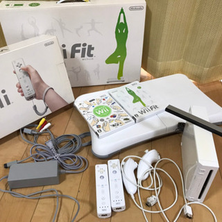 【使用品】Wii Fit本体&ソフト2本