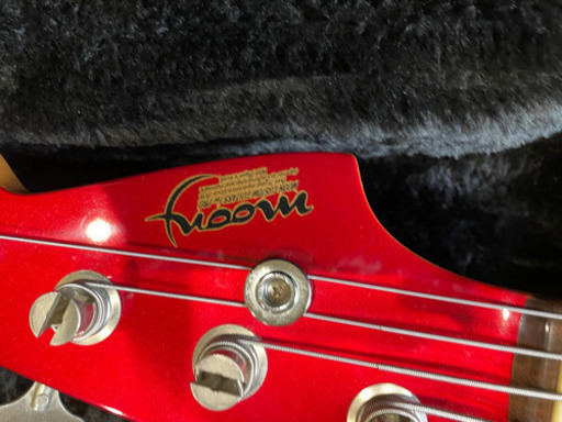 中古moonエレキベースと新古hartkeアンプのセット