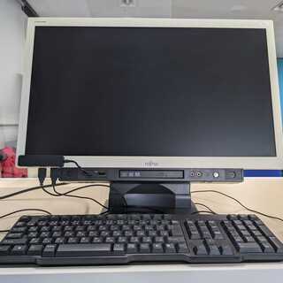 【値下げしました】FUJITSU　中古デスクトップ一体型PC