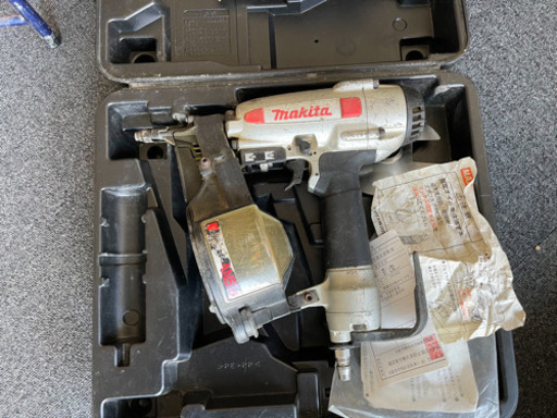 makita 釘打ち　CN565CG