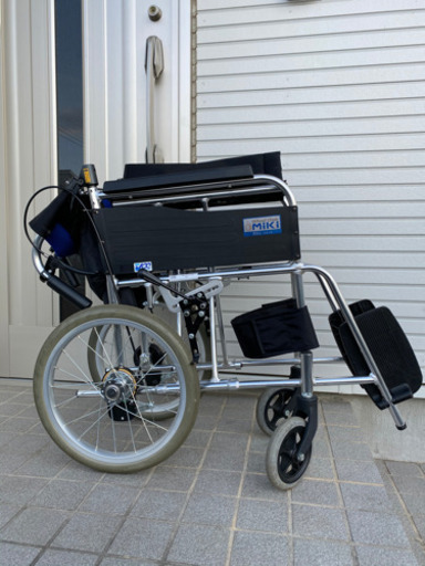 介助型車椅子　MIKI
