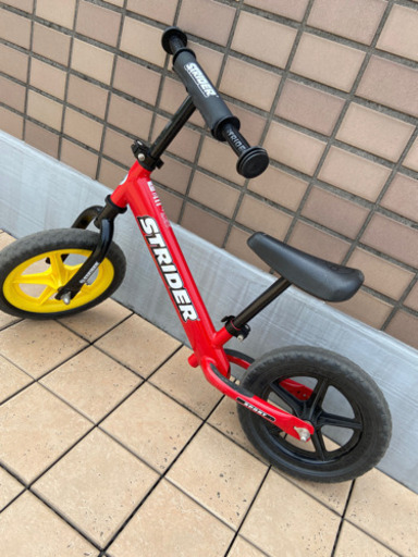 ストライダー　赤