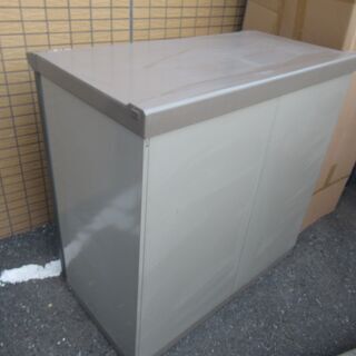 世田谷区近辺配送可能　イナバ物置　KMX-115B　幅110㎝×奥行61㎝×高さ109㎝　収納庫　小型物置　全面棚タイプ