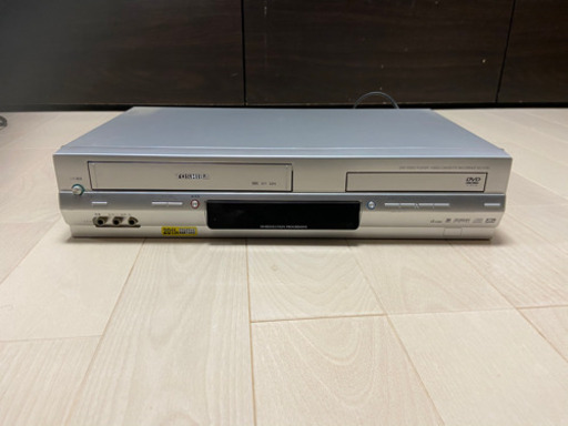 TOSHIBA VHSビデオデッキ一体型DVDプレーヤー SD-V700