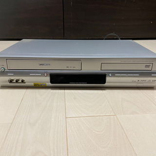 【ネット決済】TOSHIBA VHSビデオデッキ一体型DVDプレ...