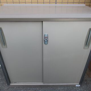 世田谷区近辺配送可能　イナバ物置　KMX-115B　幅110㎝×奥行61㎝×高さ109㎝　収納庫　小型物置　全面棚タイプ