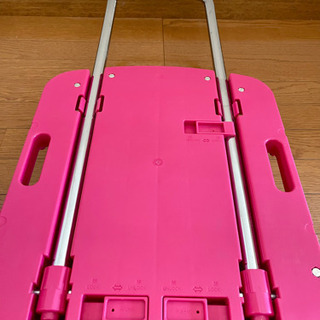 ピンクの台車