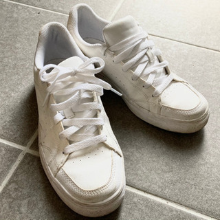 PUMA 靴　スニーカー　白　ホワイト　23.5cm