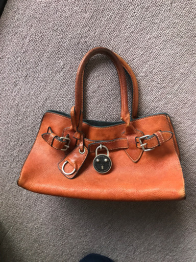 正規品　ミュウミュウ　miumiuのハンドバッグ　可愛い