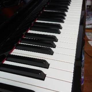 ヤマハ クラビノーバ
CLP-585PE　黒鏡面艶出し
88鍵盤