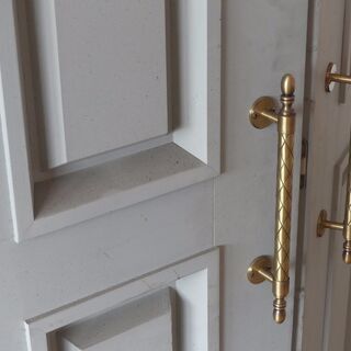 取引中／4万円／リユース建て具／重厚装飾ドアをペアで。西洋アンティーク