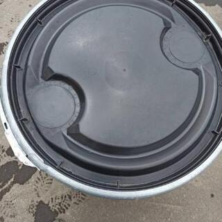 【値下げ】プラスチックドラム　200L（x 2個）オープンレバー付き