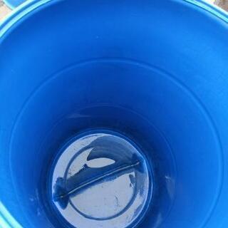 プラスチックドラム 200L（x 2個）オープンレバー付き