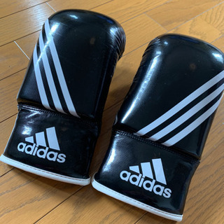 adidas ボクシンググローブ