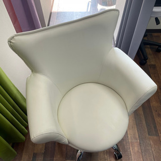 ネイルに最適 白 ネイルチェア スツール