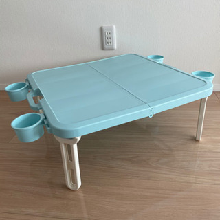 アウトドアテーブル　折り畳みテーブル　プラスチック製