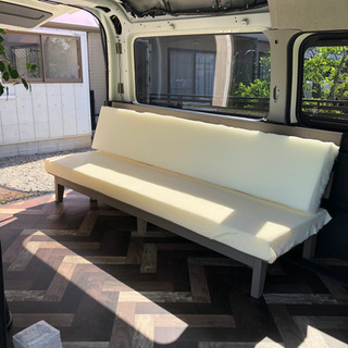 ハイエース専用設計 スライド式ソファーベッド 立派なソファーベッドが車内に！ トヨタのハイエースがベースの
