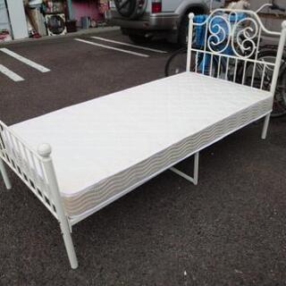 お取引中　スチールベッド　美品マット付　ホワイト