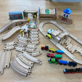 木製レールおもちゃセット　電車と車のレール遊び