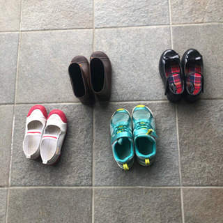 子ども用靴　18.5〜19.5センチです。