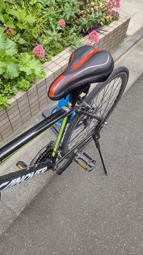 取引中】クロスバイク シマノ21段変速 エアロチューブ アルミフレーム